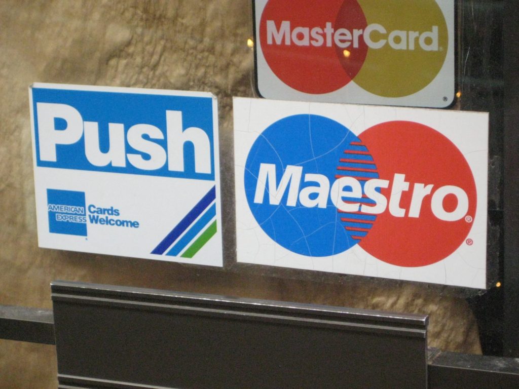 Karty Maestro v roku 2023 skončia. Banky hľadajú alternatívu