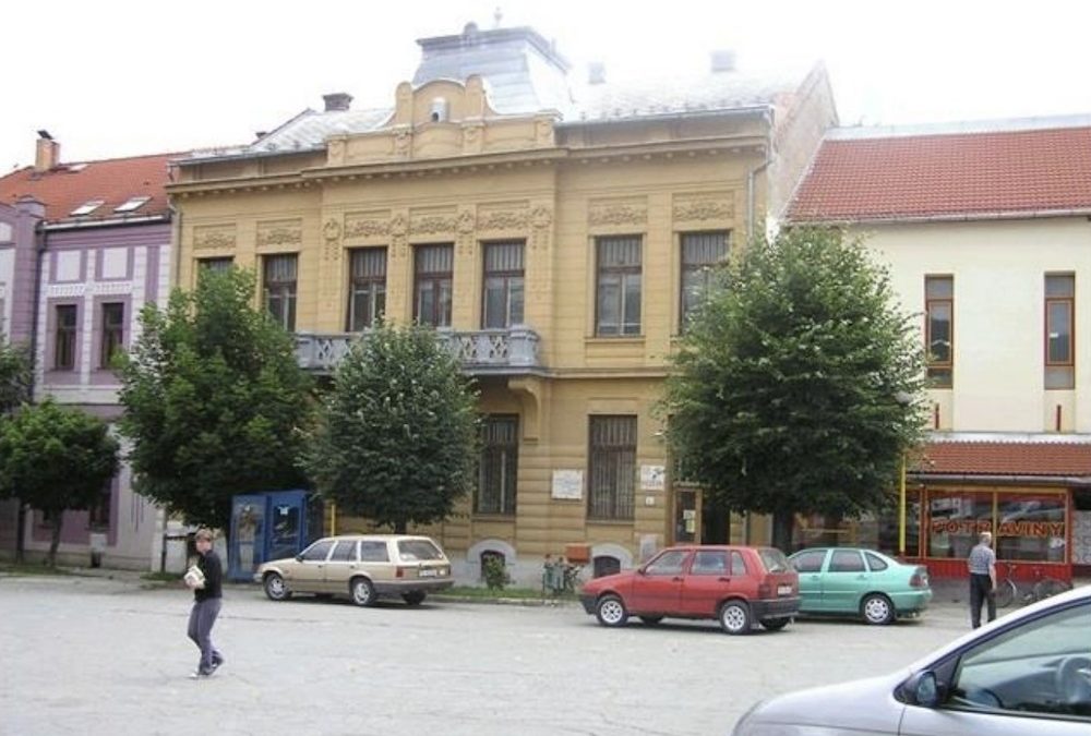 Meštiansky dom v Dobšinej či kancelárie v Bratislave. Pošta predáva nehnuteľnosti