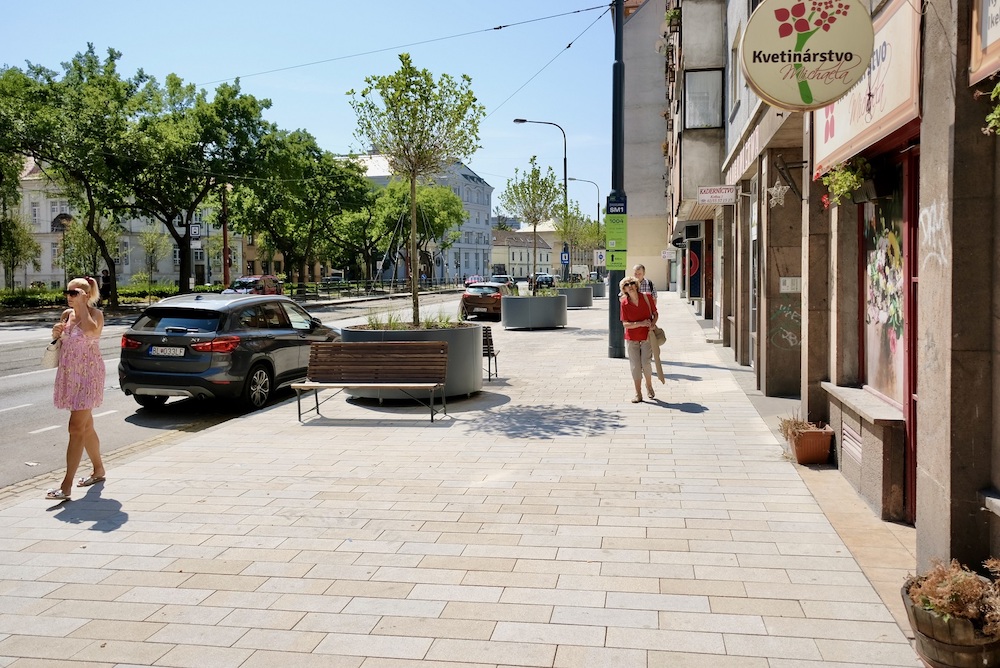 Dizajn manuál chodníkov je už vidieť v uliciach, tvrdí Metropolitný inštitút Bratislavy