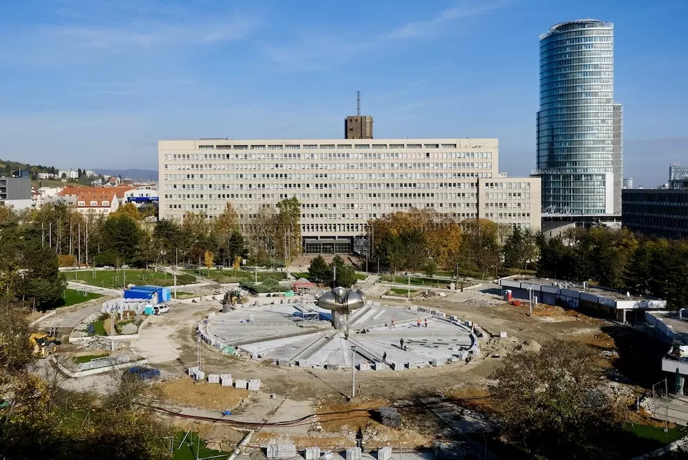 Fontánu Družba po rekonštrukcii námestia spustia na jar
