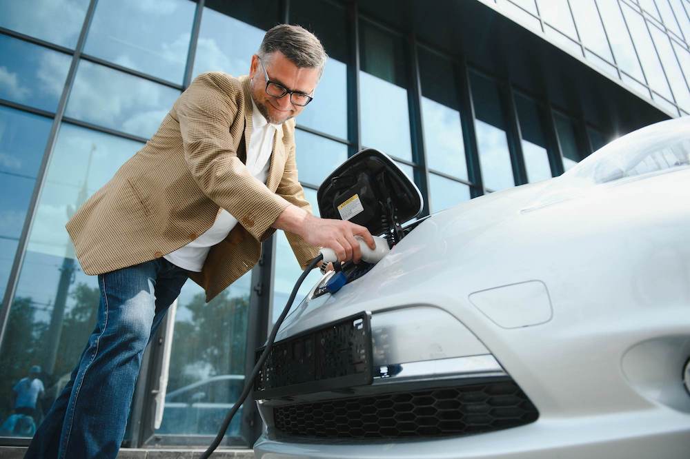Cena za poistenie elektromobilov a plug-in hybridov už začína byť vyššia ako pri spaľovacích motoroch