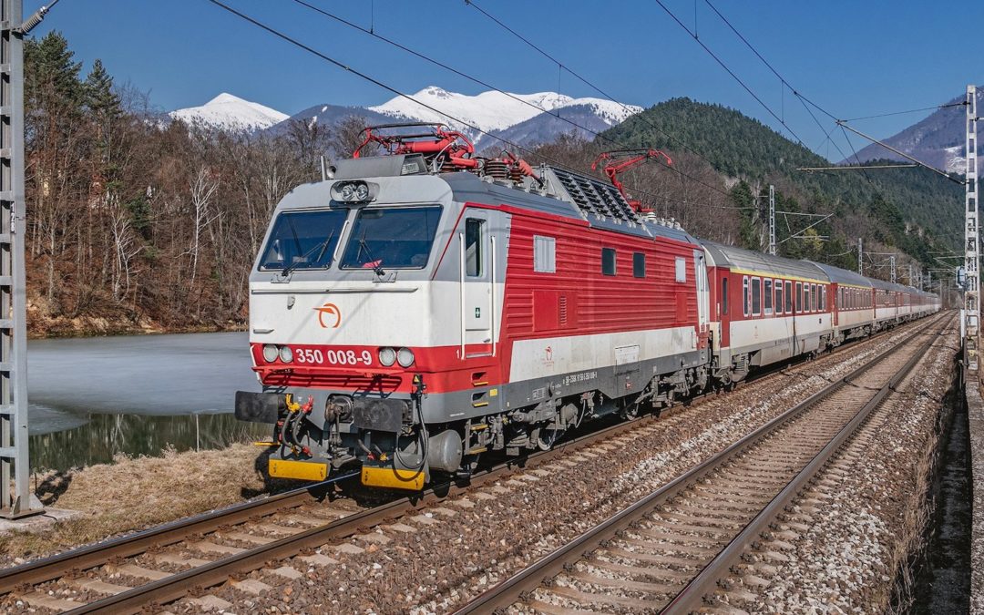 Železničná spoločnosť  kúpila poschodové vlaky z Poľska