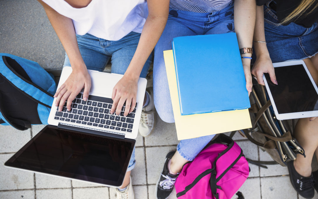 Príspevok na nákup nového notebooku či tabletu môže získať viac žiakov
