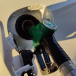 Ceny benzínu i nafty klesli