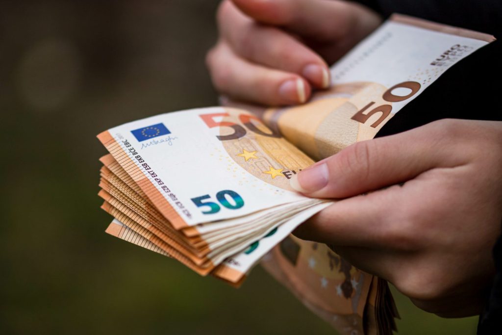 Štát dá hypotekárnym dlžníkom až 1 800 eur. Kto má na tieto peniaze nárok a ako ich získať?