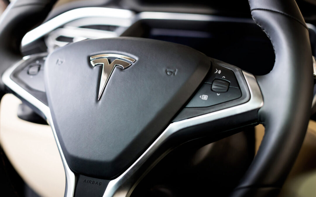Tesla znovu ponúka bezplatné nabíjanie