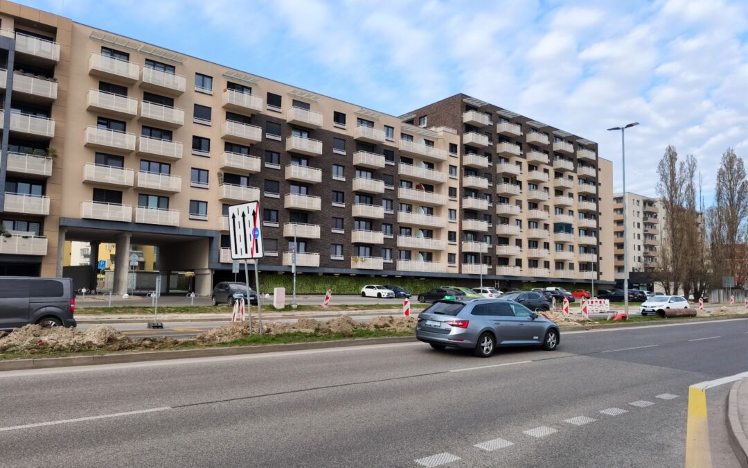 Úroky z hypoték rastú. Oplatí sa čakať na lacnejšie byty, alebo je lepšie kúpiť nehnuteľnosť čo najskôr?